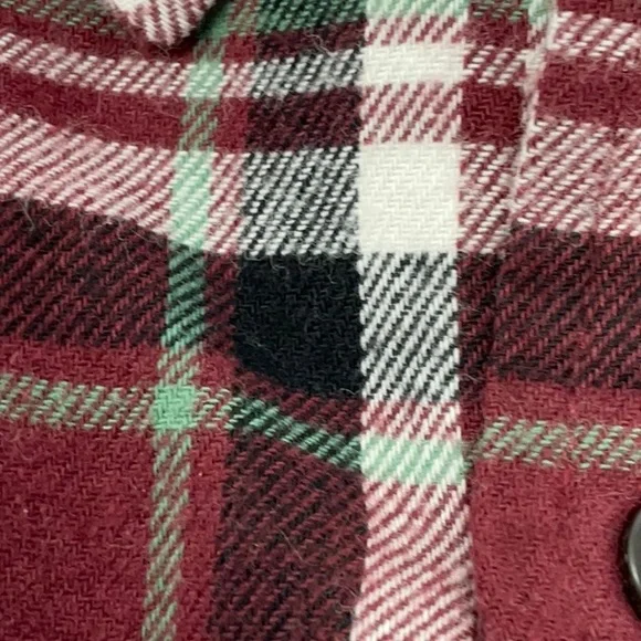 NWT men’s St John’s Bay Classic Fit Signature Flannel button down shirt, size M - Picture 7 of 8